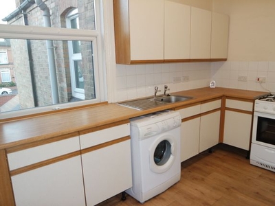 Flat to rent in High Road, Beeston NG9
