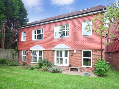 Flat to rent in Linfield Lane, Ashington, Pulborough RH20