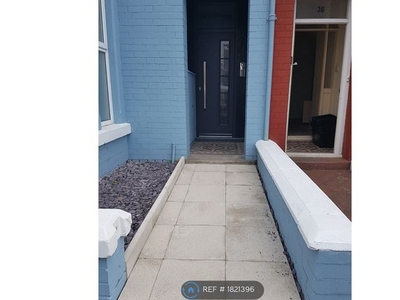 Flat to rent in Mary Street, Porthcawl CF36