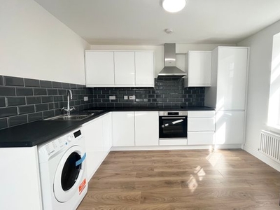 Flat to rent in Morland Avenue, Leicester LE2