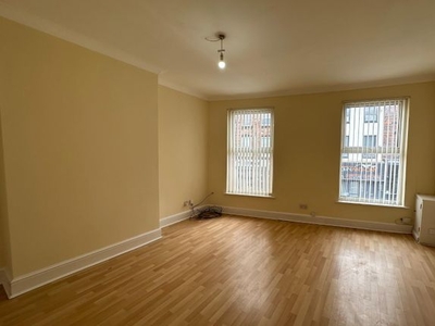Flat to rent in Picton Road, Wavertree, Liverpool L15