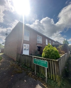 Flat to rent in Queens Close, Smethwick B67