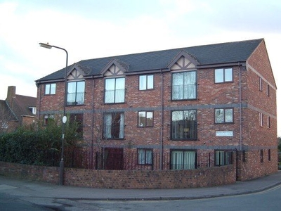Flat to rent in Rectory Road, Sutton Coldfield B75