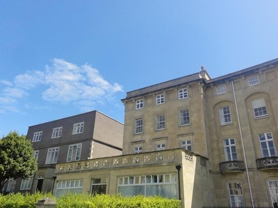 Flat to rent in Royal Crescent, Weston-Super-Mare BS23