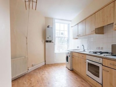 Flat to rent in South Clerk Street, Edinburgh EH8