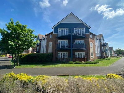 Flat to rent in The Lakes, Larkfield ME20