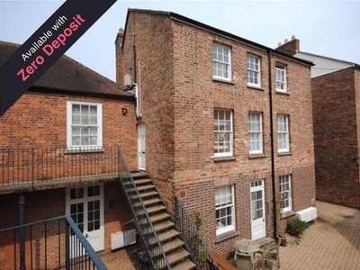 Flat to rent in The Octagon, Taunton TA1