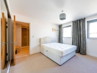 Flat to rent in Upper Richmond Road, East Putney, London SW15