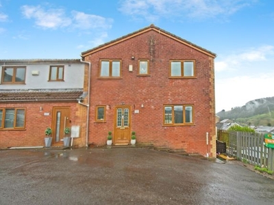 Property to rent in Ross Rise, Treherbert, Treorchy CF42