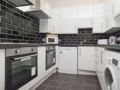 Shared accommodation to rent in South Clerk Street, Edinburgh EH8