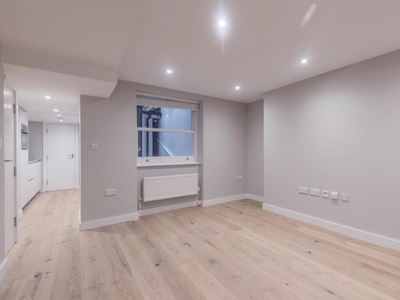 Studio flat for rent in Belsize Lane, NW3