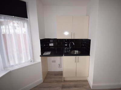 Studio flat for rent in Chestnut Road, Southampton, Hampshire, SO16