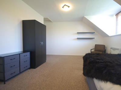 Studio flat for rent in Galdana Avenue, Barnet, EN5
