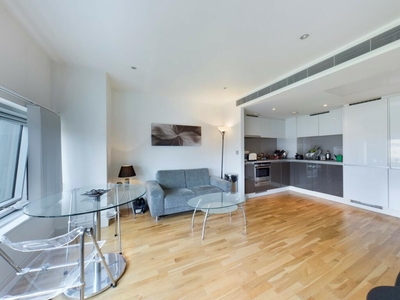 Studio flat for rent in Landmark West Tower,
22 Marsh Wall, E14