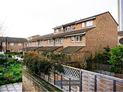 Terraced house to rent in Crampton Street, London SE17