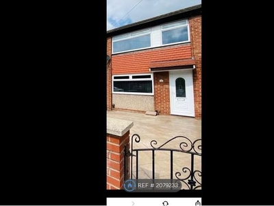 Terraced house to rent in Olwen Crescent, Stockport SK5