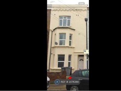 Terraced house to rent in Rucklidge Avenue NW10,