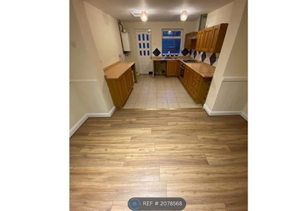 Terraced house to rent in Second Avenue, Bolton BL1
