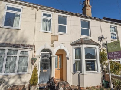 Terraced house to rent in Victoria Road, Ascot, Berkshire SL5