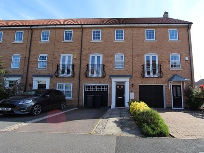 Town house to rent in Cartwright Way, Beeston NG9