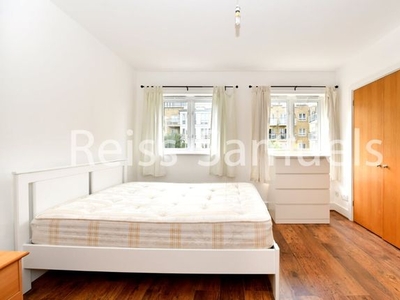 Town house to rent in Ferry Street, Isle Of Dogs, Canary Wharf, Docklands E14