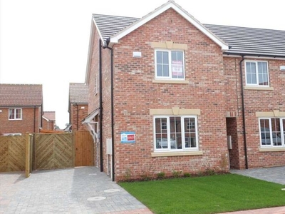 Town house to rent in Scholars Walk, Brigg DN20
