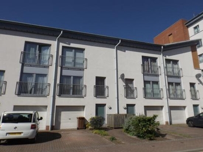 Town house to rent in Thorter Row, Dundee DD1