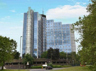 1 bedroom apartment for sale in Churchill Place, Town Centre, Basingstoke, RG21