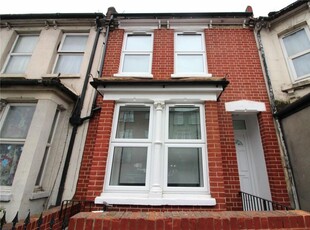 1 bedroom flat for rent in Luton Road, Chatham, Kent, ME4