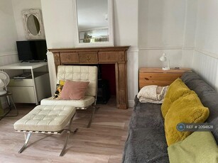 1 bedroom flat for rent in St Annes Rd, Cheltenham, GL52
