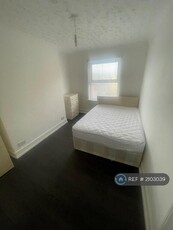 1 bedroom flat share for rent in Westdale Road, London, SE18