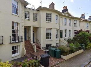 1 bedroom ground floor flat for sale in Hanover Crescent, Brighton, East Sussex, BN2