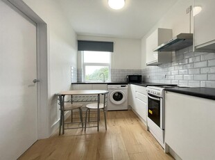 1 bedroom penthouse for rent in Tavistock Avenue, Mapperley Park, NG3