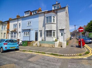 2 Bedroom End Of Terrace House For Sale In Folkestone