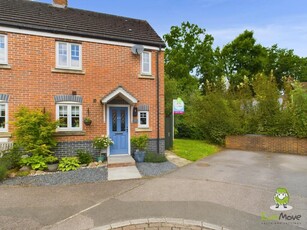 2 bedroom end of terrace house for sale in Upper Stroud Close, Chineham, Basingstoke, Hampshire, RG24