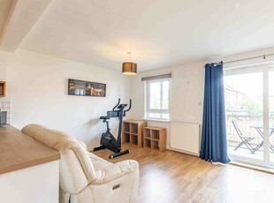 2 bedroom flat for rent in 1070L – Albion Gardens, Edinburgh, EH7 5QL, EH7