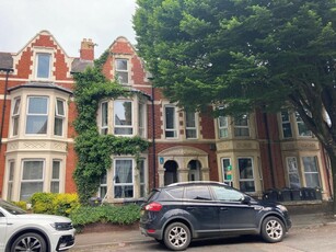 2 bedroom flat for rent in Connaught Road, Cardiff. CF24 3PY, CF24