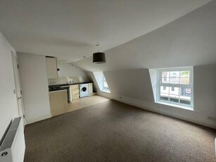 2 bedroom flat for rent in Pleydell Gardens, Folkestone, CT20
