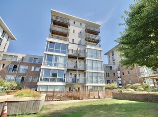 2 bedroom flat for rent in Ramillies House , Cross Street, Portsmouth, PO1