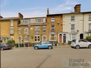 2 bedroom flat for rent in Randall Street, Maidstone, ME14