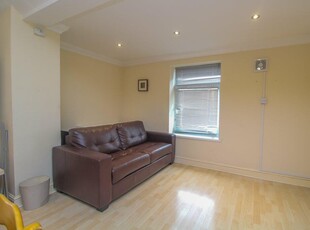 2 bedroom flat for rent in Richmond Road, Roath, Cardiff, CF24