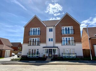 2 bedroom flat for rent in Royal Crescent, Kings Hill, ME19