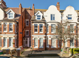 2 bedroom flat for rent in Westbourne Gardens, Folkestone, CT20