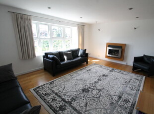 2 bedroom flat for rent in Widmore Road, Bromley BR1