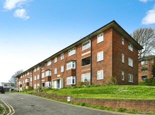 2 bedroom flat for sale in Canterbury Drive, Brighton, BN2