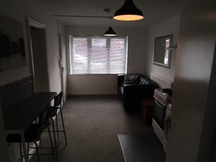 2 bedroom ground floor flat for rent in Charles Gardner Road, Leamington Spa, Warwickshire, CV31