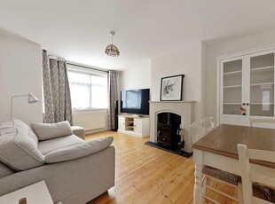 2 bedroom ground floor maisonette for rent in Meadowview Road, Sydenham, London, SE6