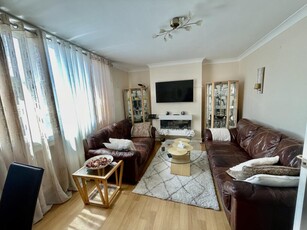 2 bedroom maisonette for rent in Ann Street, Woolwich SE18