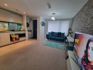 2 Bedroom Maisonette For Rent In Newham, London