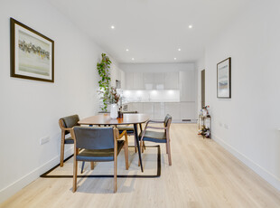 2 bedroom property for sale in Deauville Close, LONDON, E14